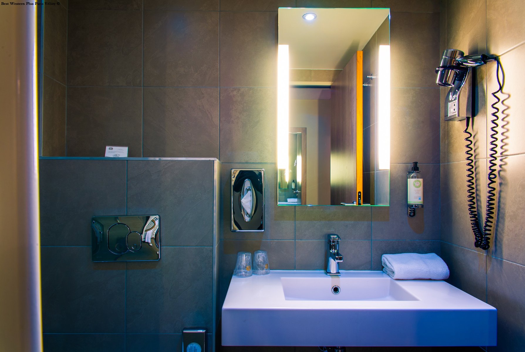 Best Western Plus Paris Velizy Business Plus Bathroom